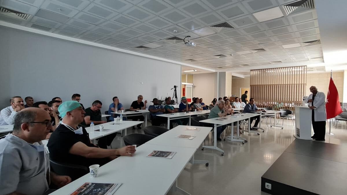 Karaciğer Nakli Öncesi Portal Hipertansiyon Yönetimi Konulu Seminer Gerçekleştirildi